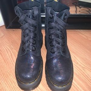 Dr. Martens platform molly iridescent in black